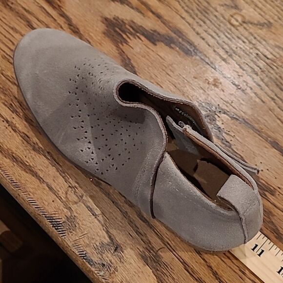 TOMS sz 8M genuine suade ankle boots - Picture 9 of 10